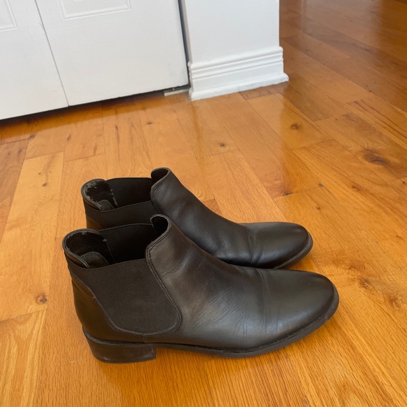 Black ankle Chelsea boots from Top shop, size 9us. - Picture 4 of 4